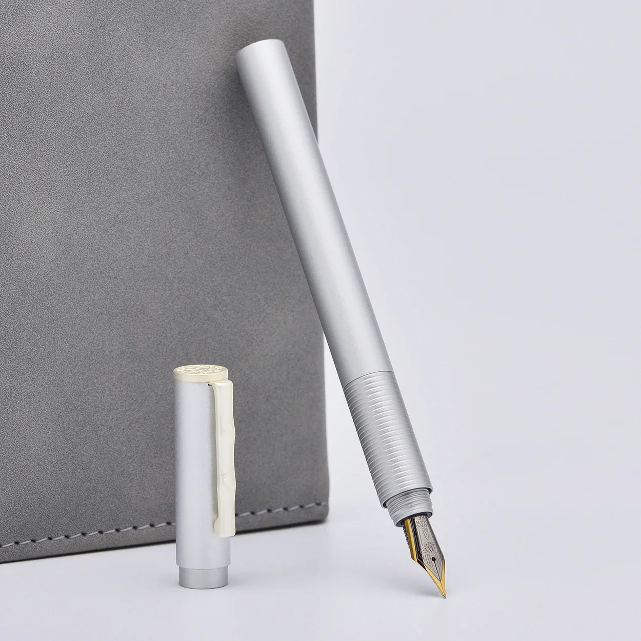 Hongdian H3 Metal Fountain Aluminum Alloy Beautiful Bamboo Clip Iridium EF F 0.4 0.5mm Writing Ink Pen
Hongdian H3 Metal Fountain Aluminum Alloy Beautiful Bamboo Clip Iridium EF F 0.4 0.5mm Writing Ink Pen