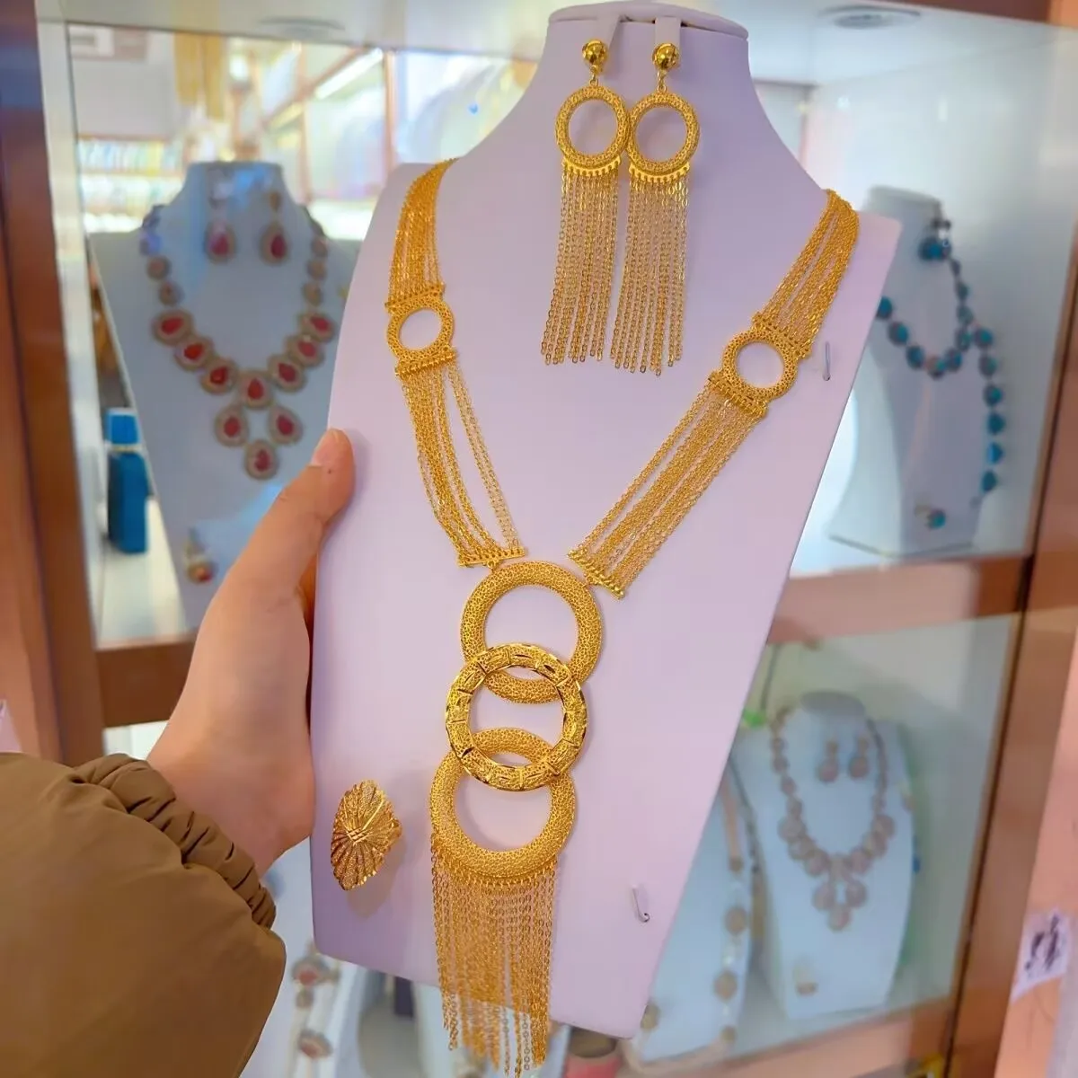 New Dubai 24K Gold Plated Necklace, Earrings, Rings for Women's Romantic Wedding, Mother's Party Gift, Jewelry Set YY10547
New Dubai 24K Gold Plated Necklace, Earrings, Rings for Women's Romantic Wedding, Mother's Party Gift, Jewelry Set YY10547