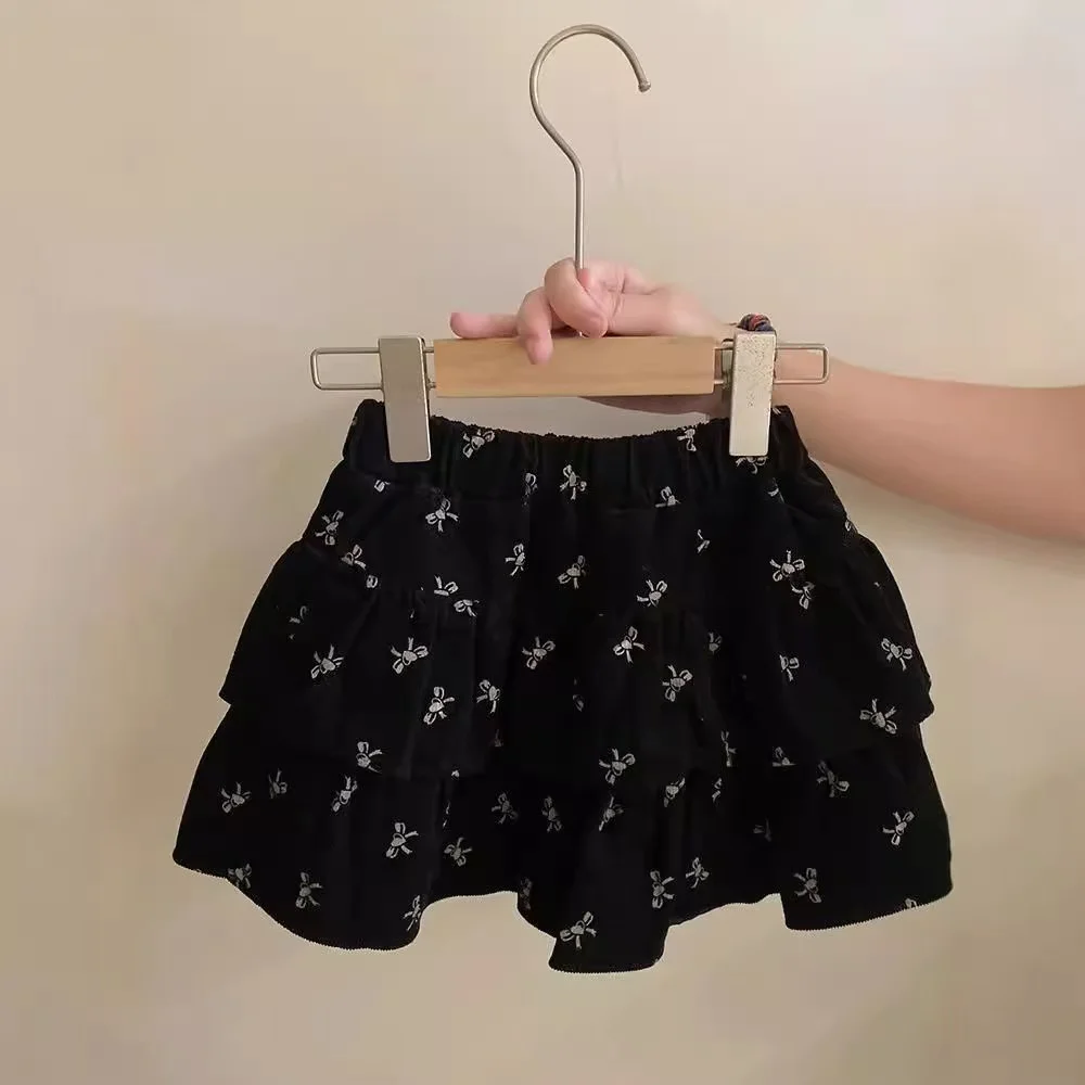 Autumn Girls' Sweater Set Fashion 2025 New Style Children's Sweet Cardigan Coat+Black Floral Cake Skirt Two-piece Set
Autumn Girls' Sweater Set Fashion 2025 New Style Children's Sweet Cardigan Coat+Black Floral Cake Skirt Two-piece Set
