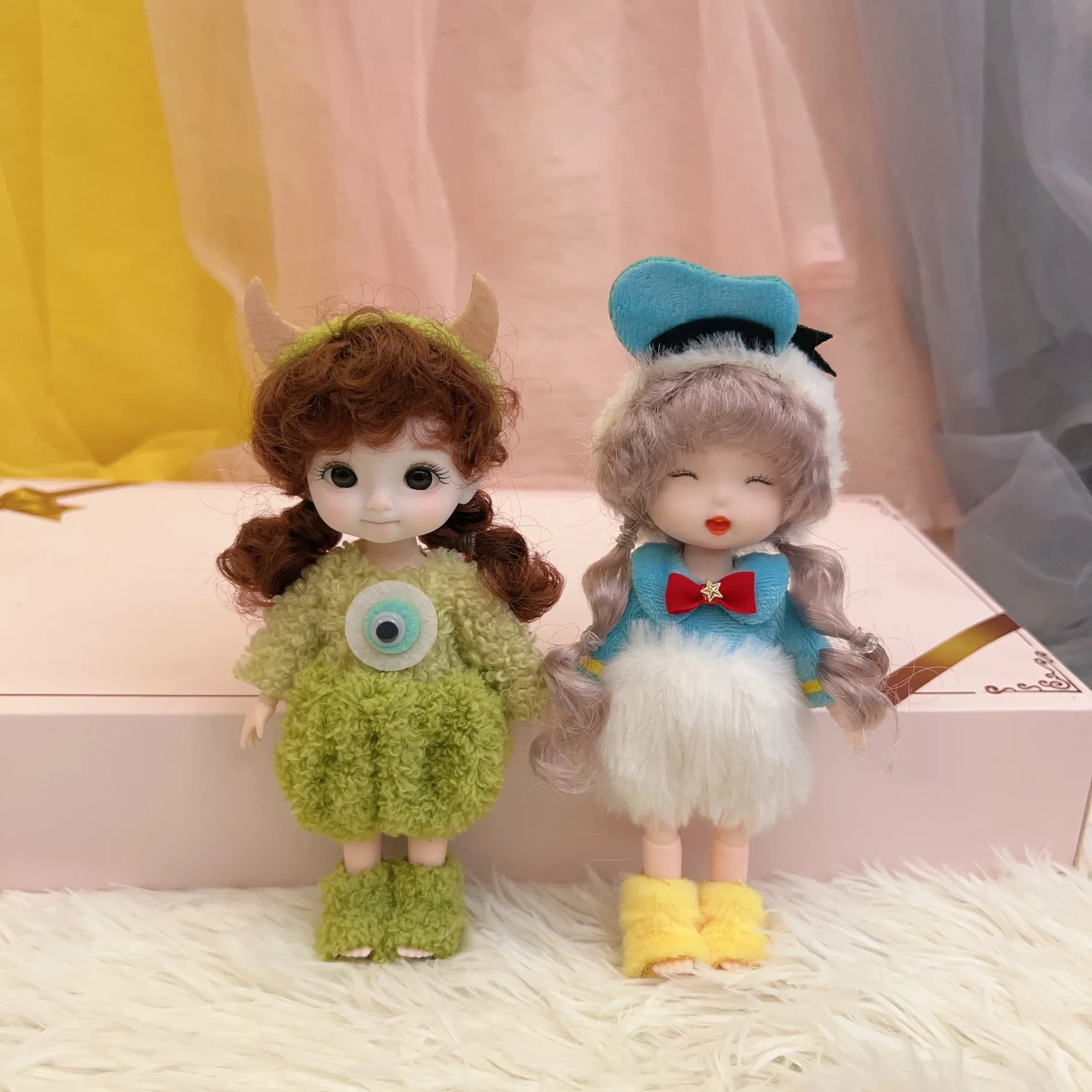 Bjd Doll 16 Cm Cute Plush Vinyl Articulated Doll With Cartoon Outfit Collectible Display Home Decor For Hobby Collectors
Bjd Doll 16 Cm Cute Plush Vinyl Articulated Doll With Cartoon Outfit Collectible Display Home Decor For Hobby Collectors