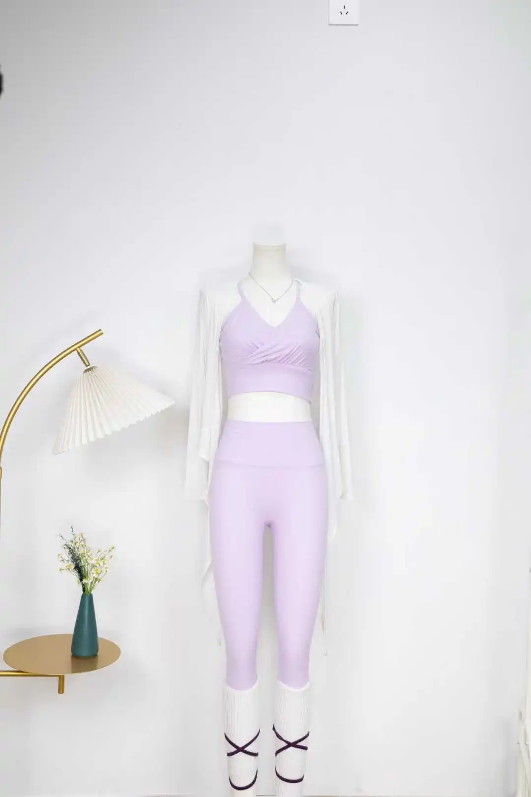 Yoga Clothes Set Seamless Gym Sports Shorts Set Women Cross Back Bra Top High Waist Pants Fitness Suit Running Workout Tracksuit
Yoga Clothes Set Seamless Gym Sports Shorts Set Women Cross Back Bra Top High Waist Pants Fitness Suit Running Workout Tracksuit