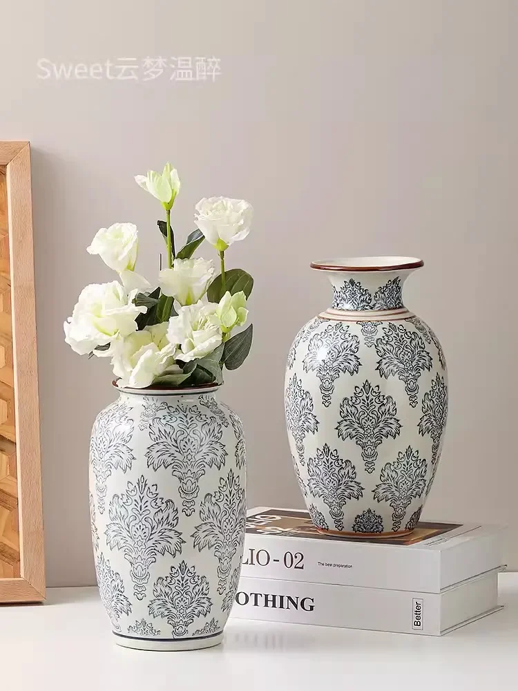 New Chinese style blue and white ceramic vases, light luxury and high-end, retro decoration, flower arrangement, dried flowers,
New Chinese style blue and white ceramic vases, light luxury and high-end, retro decoration, flower arrangement, dried flowers,