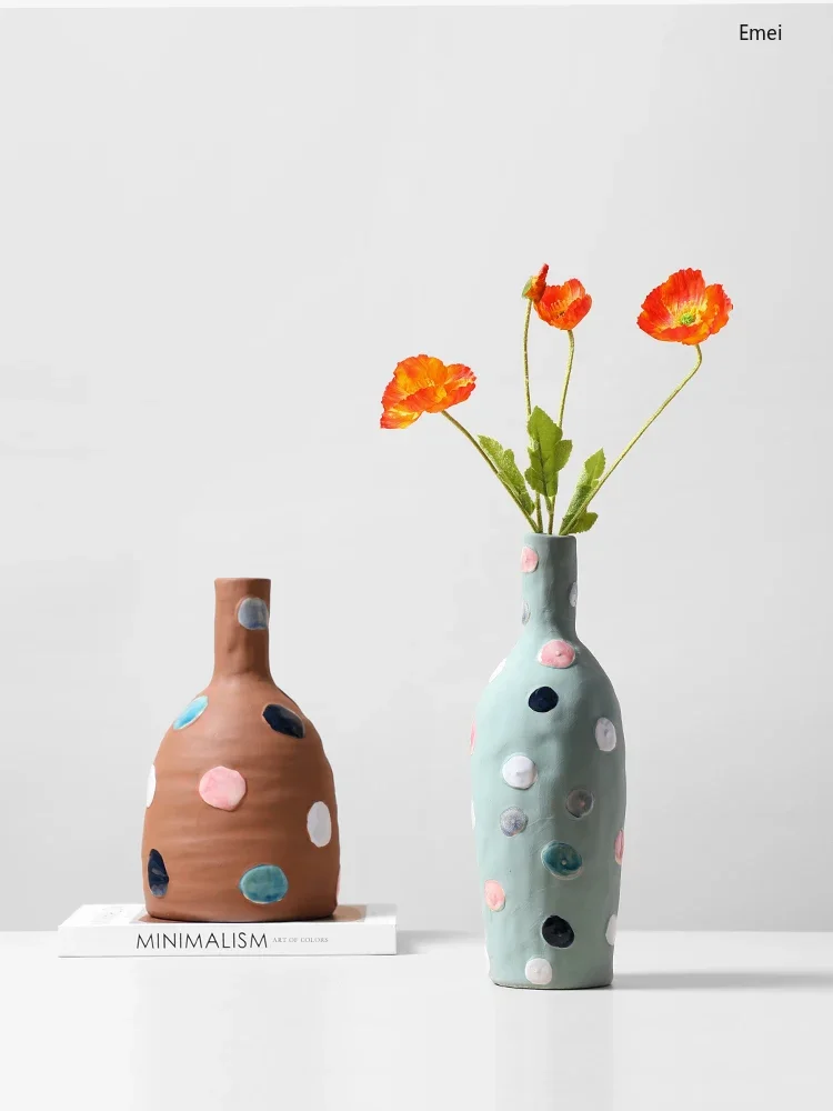 Nordic Modern Painted Dot Ceramic Vase Living Room Entrance Table Decoration Ornaments
Nordic Modern Painted Dot Ceramic Vase Living Room Entrance Table Decoration Ornaments