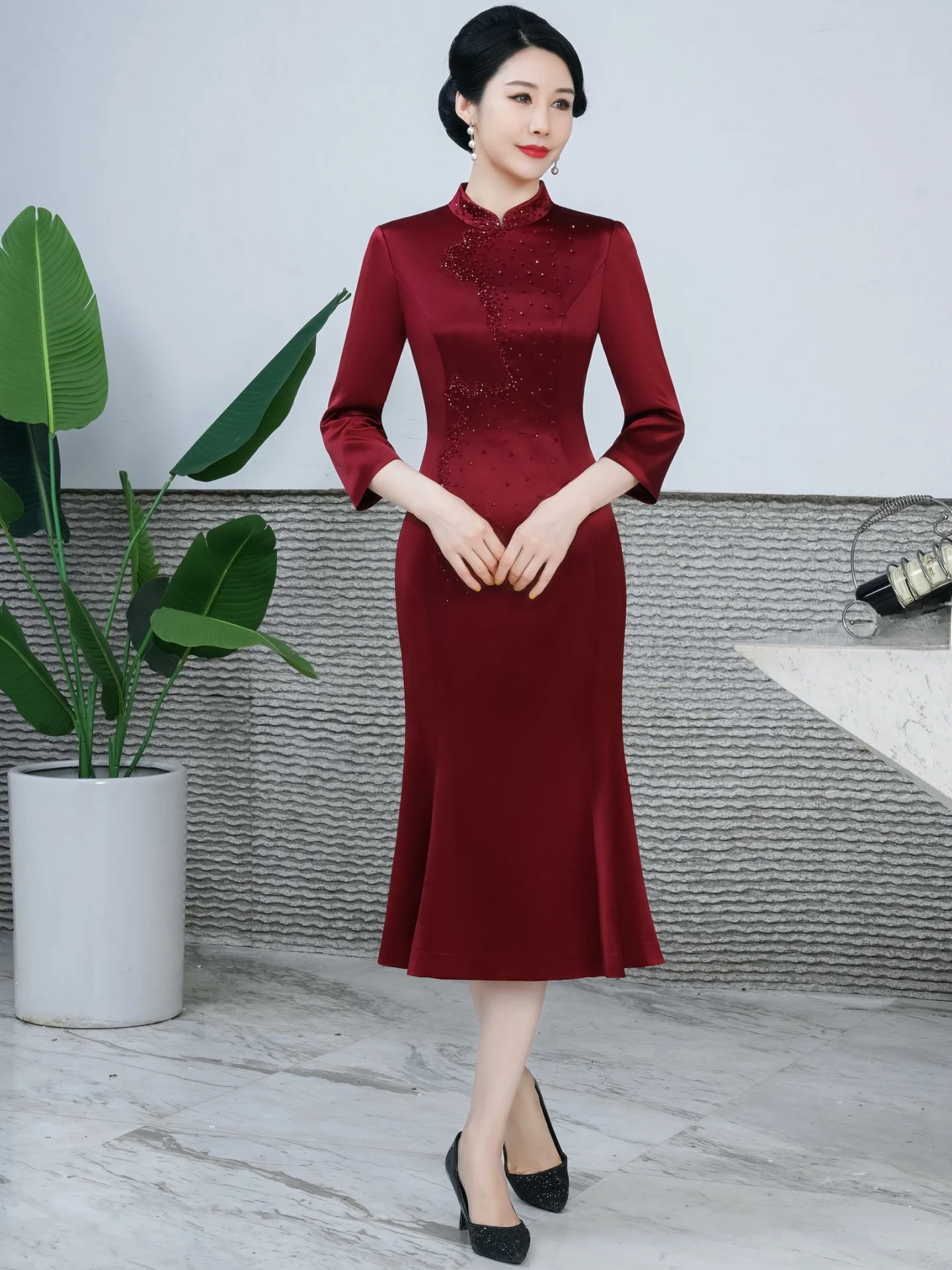 Элегантное вечернее платье средней длины с вышивкой и бисером, юбка-русалка, цвет винно-красный, для торжественных мероприятий
Элегантное вечернее платье средней длины с вышивкой и бисером, юбка-русалка, цвет винно-красный, для торжественных мероприятий