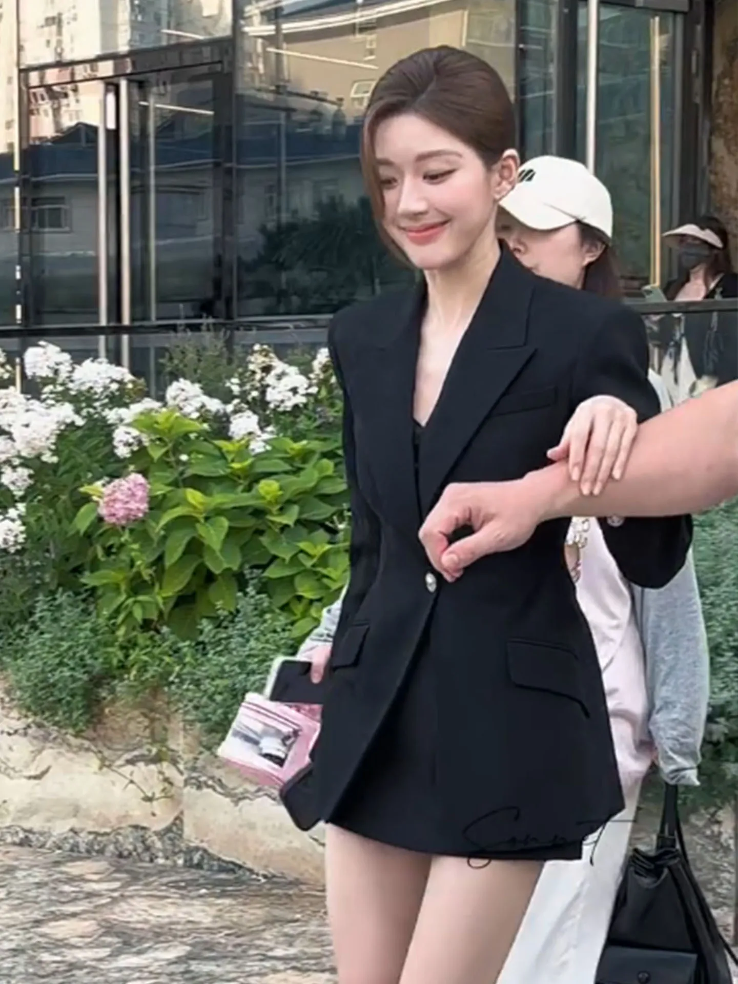 Bla Suit Jaet, женский весенний новый утягивающий костюм с застежкой на талии, элитный повседневный простой топ, женская верхняя одежда
Bla Suit Jaet, женский весенний новый утягивающий костюм с застежкой на талии, элитный повседневный простой топ, женская верхняя одежда