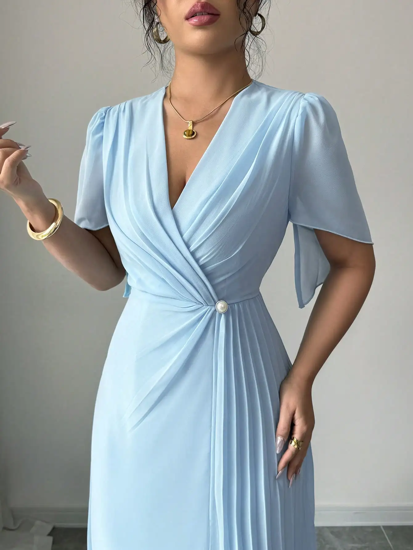 Light Blue Chiffon Wrap Dress with Pearl Button and Pleated Skirt
Light Blue Chiffon Wrap Dress with Pearl Button and Pleated Skirt