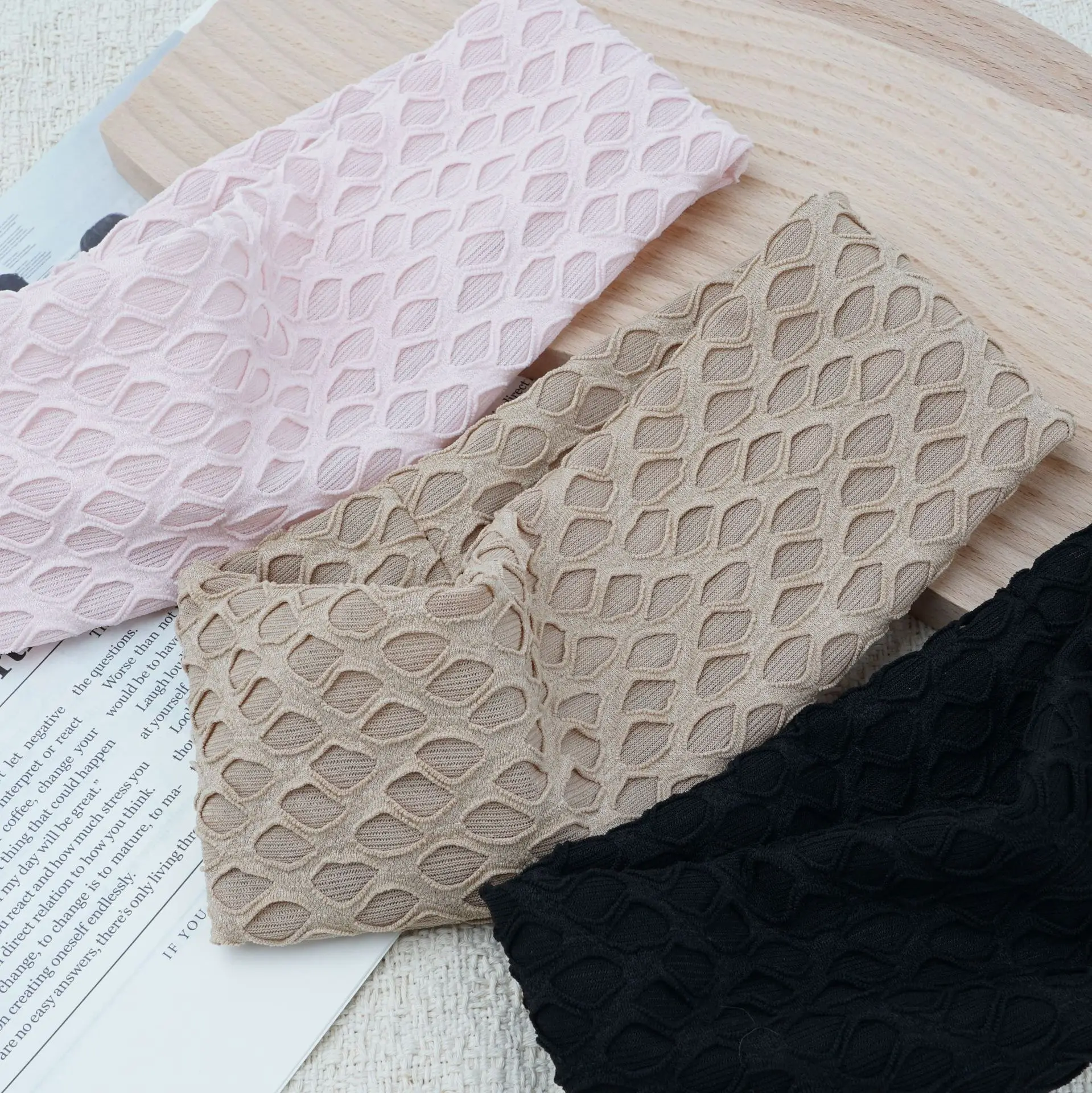 Fall and winter stretch knit hair band hair accessory, vintage fashion net lace wide headband for women to tie up hair
Fall and winter stretch knit hair band hair accessory, vintage fashion net lace wide headband for women to tie up hair