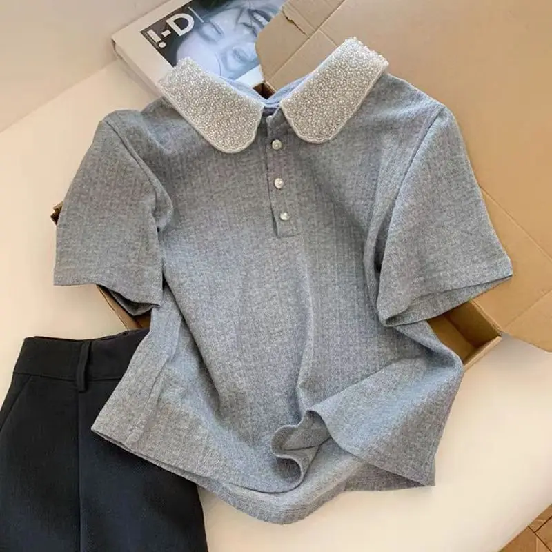 Heavy Beading Lapel Neck Single Breasted T-shirts 2025 Summer New Top for Women Gray All-match Short Sleeve Tee Shirt
Heavy Beading Lapel Neck Single Breasted T-shirts 2025 Summer New Top for Women Gray All-match Short Sleeve Tee Shirt