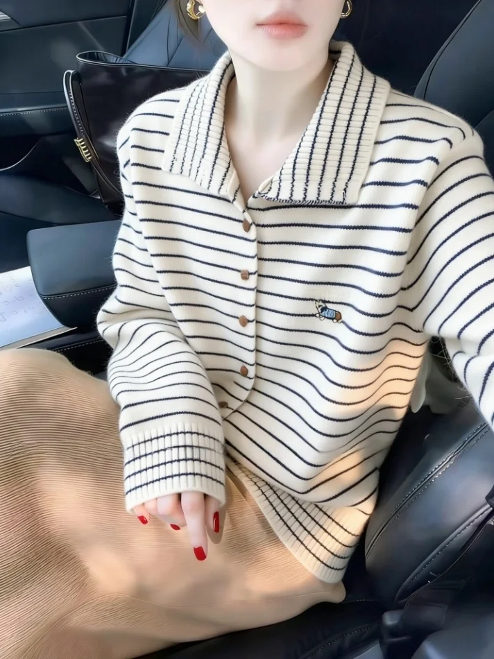 Spring 2026 Women's Knitted Open Cardigan Single Button Color Block Striped Sweater Jacket Fashionable Lazy High-End Style
Spring 2026 Women's Knitted Open Cardigan Single Button Color Block Striped Sweater Jacket Fashionable Lazy High-End Style
