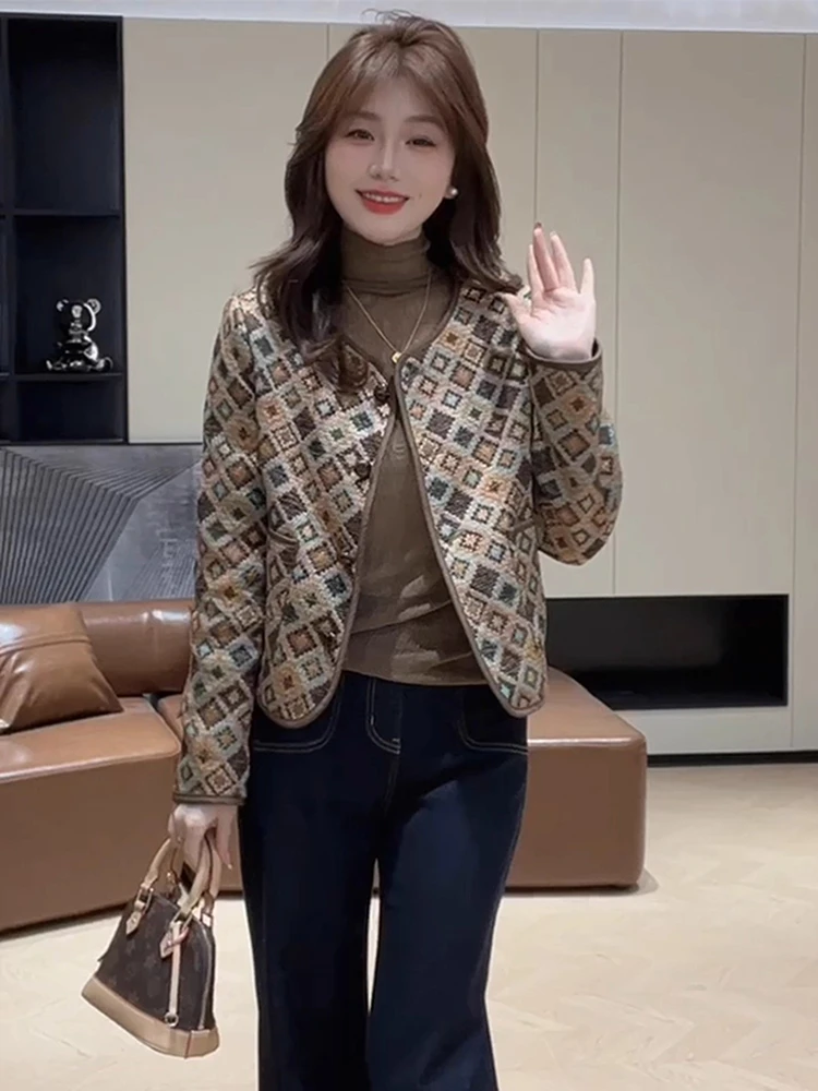 Уникальная женская верхняя одежда в стиле ретро с красивым ромбовидным узором, стройнящий универсальный дизайн, модный топ для осеннего сезона
Уникальная женская верхняя одежда в стиле ретро с красивым ромбовидным узором, стройнящий универсальный дизайн, модный топ для осеннего сезона