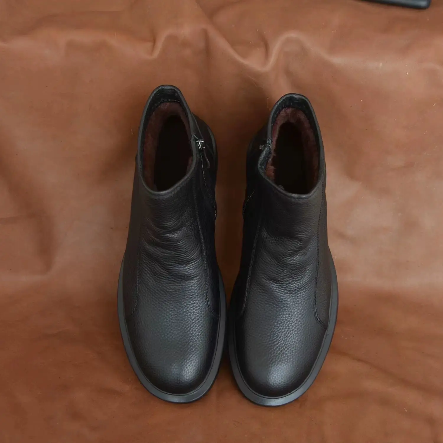 Мужская весенне-осенняя дышащая стильная нескользящая повседневная обувь из воловьей кожи на низком каблуке «Челси» с высоким берцем
Мужская весенне-осенняя дышащая стильная нескользящая повседневная обувь из воловьей кожи на низком каблуке «Челси» с высоким берцем