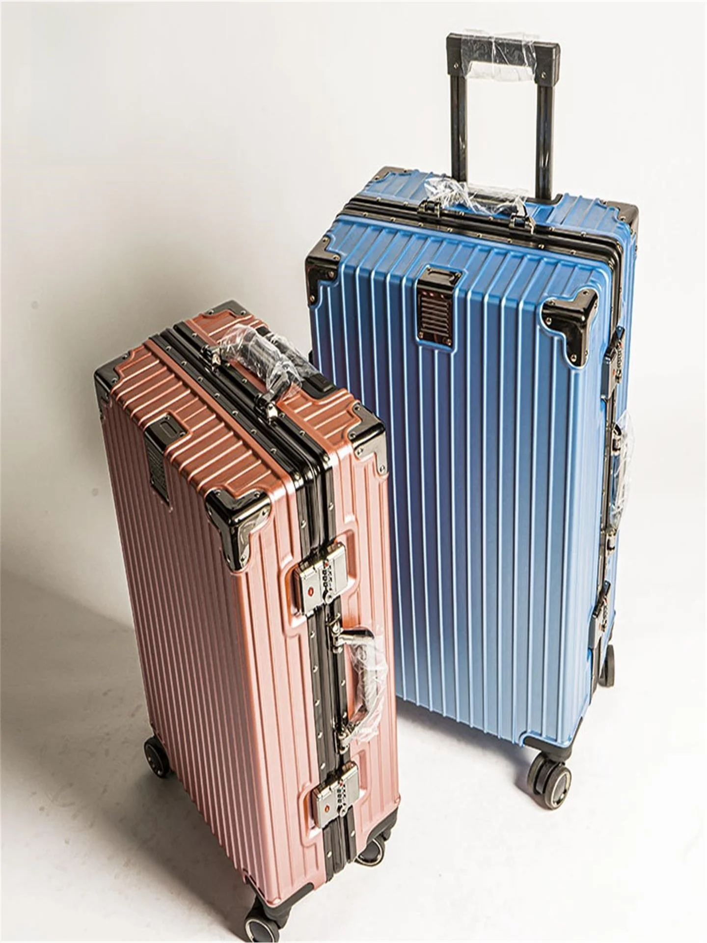 Large Capaci Aluminum Frame Carry-On Suitcase for Travel Faionable Women's Sli Trendy ABS PC Material with Lo
Large Capaci Aluminum Frame Carry-On Suitcase for Travel Faionable Women's Sli Trendy ABS PC Material with Lo