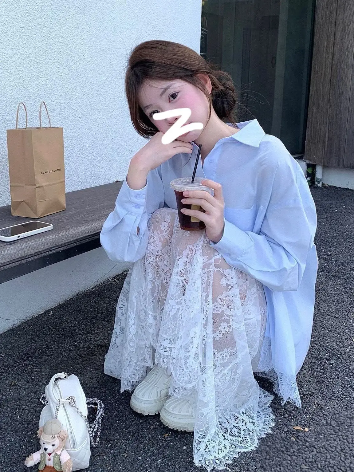 Chic Lace Shirt Loose Street Style Long Lace Skirt Ensemble Elegant Summer Outfit High Waist Long Skirt Fake Two-Piece Set
Chic Lace Shirt Loose Street Style Long Lace Skirt Ensemble Elegant Summer Outfit High Waist Long Skirt Fake Two-Piece Set