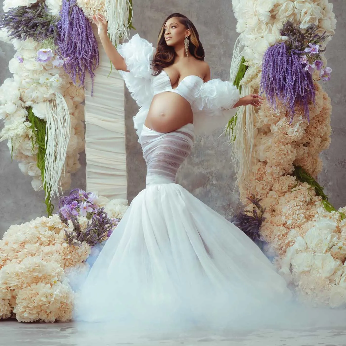 Сказочное белое платье для фотосессии из 3 предметов: плащ-накидка и комплект платьев-русалок для беременных
Сказочное белое платье для фотосессии из 3 предметов: плащ-накидка и комплект платьев-русалок для беременных