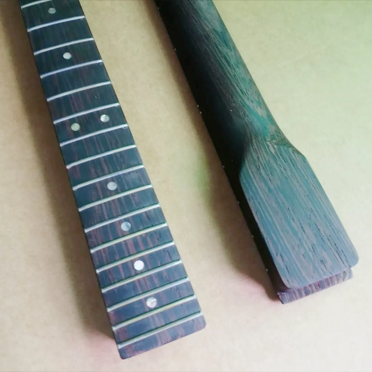 Left-handed TL Neck Wenge 22 Frets T-Style Guitar Necks
Left-handed TL Neck Wenge 22 Frets T-Style Guitar Necks