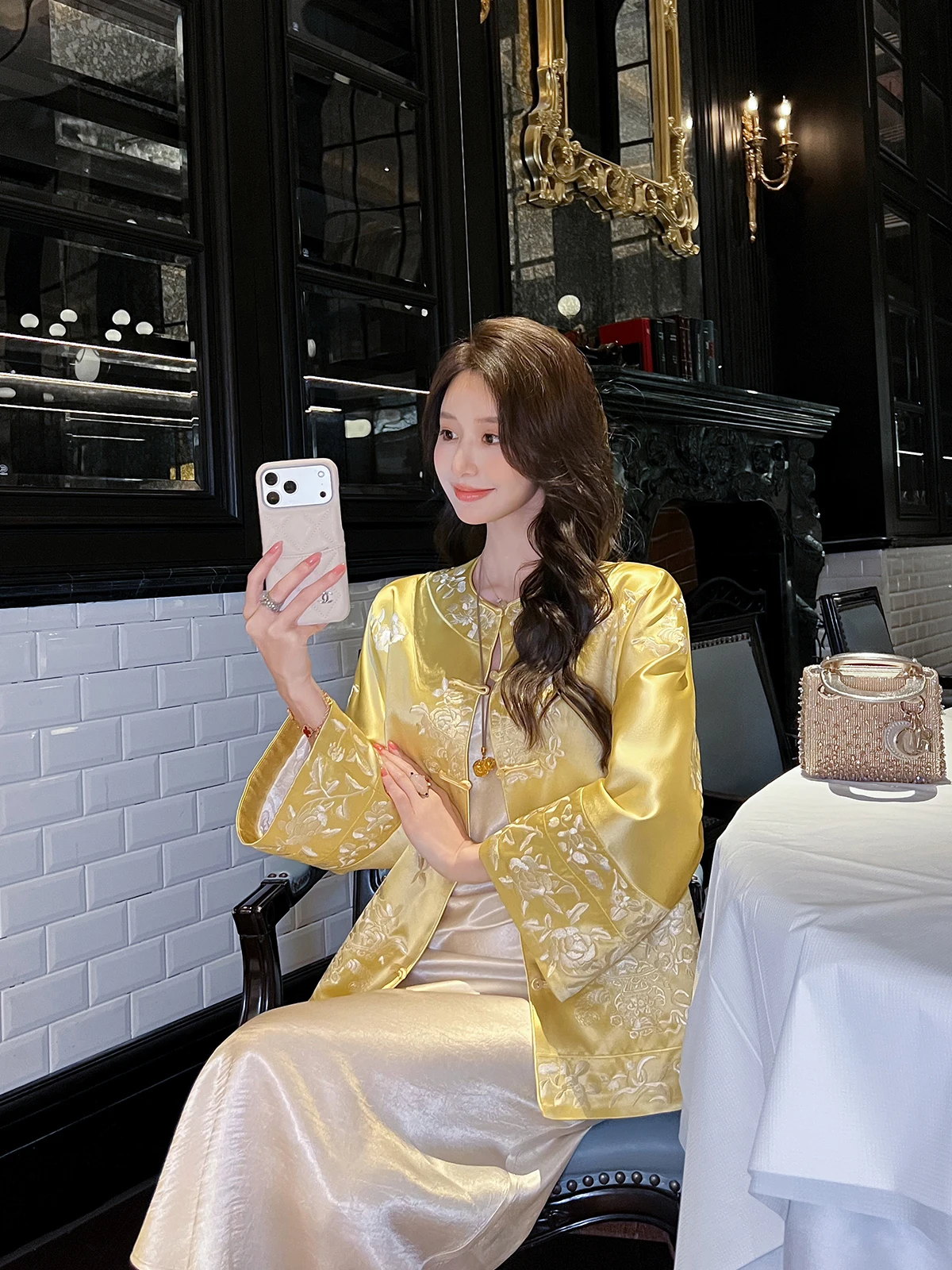 New Chinese Sle Heavy Embroidery Acetate Satin Women's Jaet Spring Autumn Retro Reformed Tang Costume Top Loose Fit round...
New Chinese Sle Heavy Embroidery Acetate Satin Women's Jaet Spring Autumn Retro Reformed Tang Costume Top Loose Fit round...