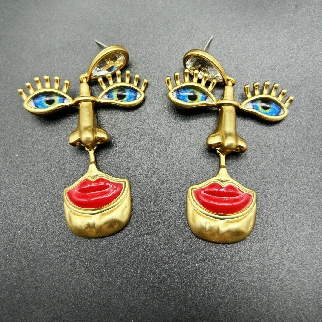 Vintage Retro Red Lips, Nose and Eyes Earrings 925 Silver Needle Electroplated Real Gold Three-dimensional Design Earrings
Vintage Retro Red Lips, Nose and Eyes Earrings 925 Silver Needle Electroplated Real Gold Three-dimensional Design Earrings