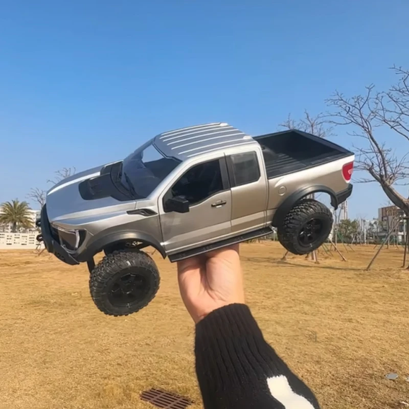 Hongxing Raptor F150 Rc Car 1:12 4WD Hstar F150 Rc Crawler All Metal Gears Full Scale All Terrain Off-road Climbing Vehicle Toys
Hongxing Raptor F150 Rc Car 1:12 4WD Hstar F150 Rc Crawler All Metal Gears Full Scale All Terrain Off-road Climbing Vehicle Toys