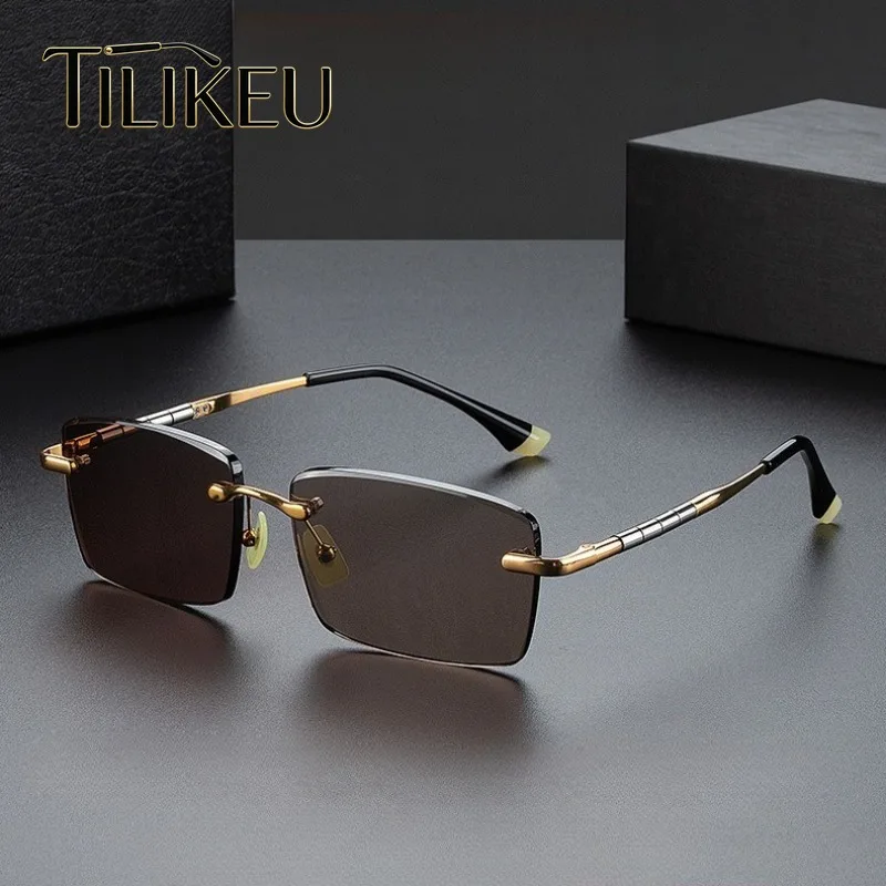 2026 Titanium Alloy Brown Crystal Glass Lenses Sunglasses Classic Elastic Leg Design Men Stone Cut Edge Rimless Sunglasses UV400
2026 Titanium Alloy Brown Crystal Glass Lenses Sunglasses Classic Elastic Leg Design Men Stone Cut Edge Rimless Sunglasses UV400