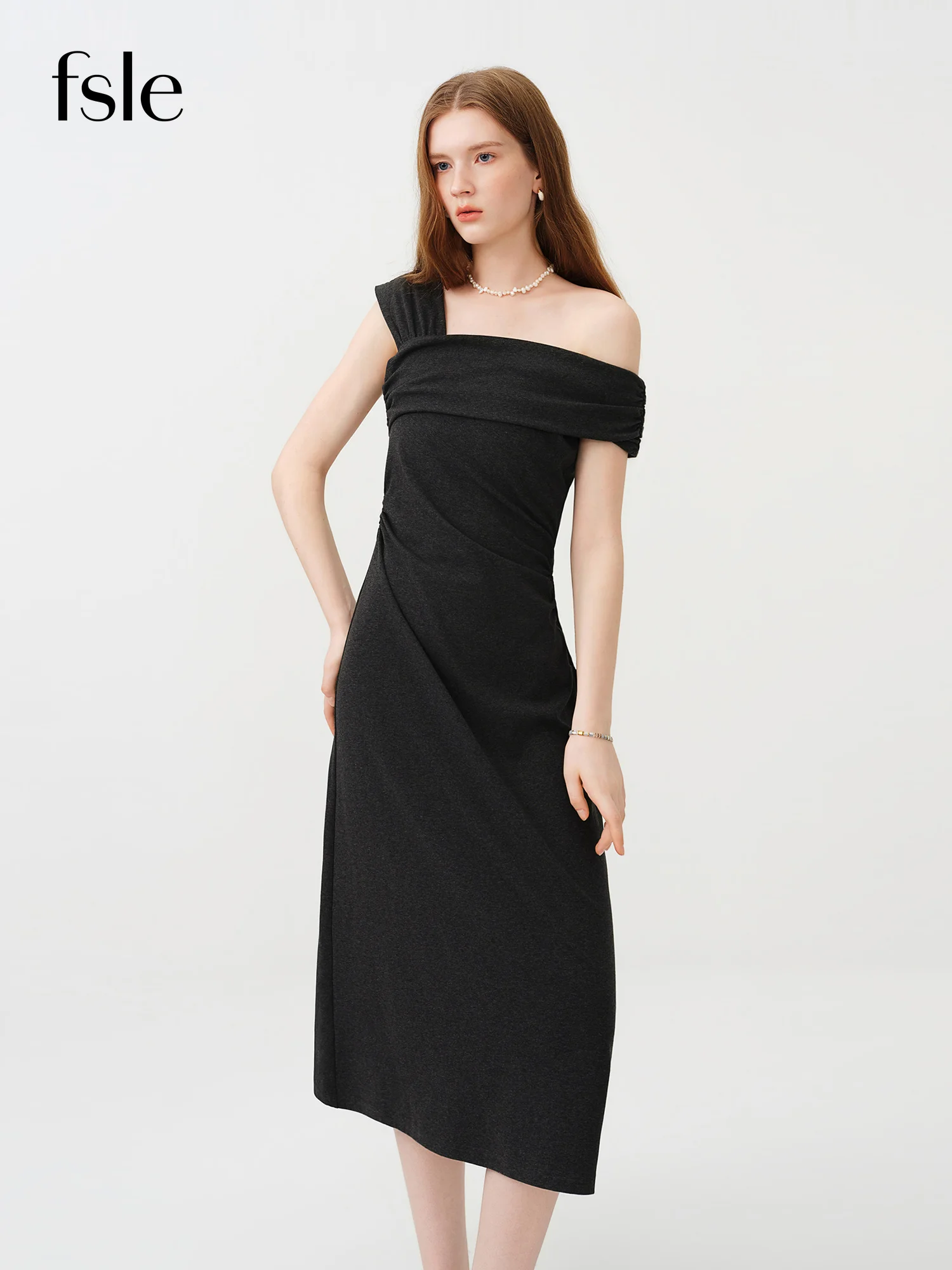 FSLE A-line Knit Dress Stylish Off-shoulder Design Cinched Waist Summer 2026 Banquets Balck Elegant Cotton Slim Commuting
FSLE A-line Knit Dress Stylish Off-shoulder Design Cinched Waist Summer 2026 Banquets Balck Elegant Cotton Slim Commuting