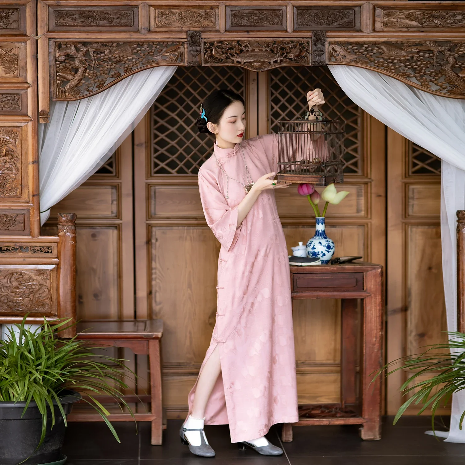 Chinese Cheongsam Jacquard weave Traditional Chinese Clothes Handmade Vintage Costume Qipao Loose For Daily Wear Evening Dresses
Chinese Cheongsam Jacquard weave Traditional Chinese Clothes Handmade Vintage Costume Qipao Loose For Daily Wear Evening Dresses