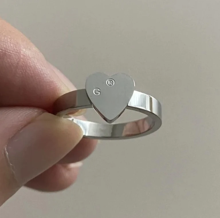 Band Rings Extravagant Simple heart Love Ring Stainless Steel Couple Rings Fashion Women Designer Jewelry Lady Party Gifts
Band Rings Extravagant Simple heart Love Ring Stainless Steel Couple Rings Fashion Women Designer Jewelry Lady Party Gifts