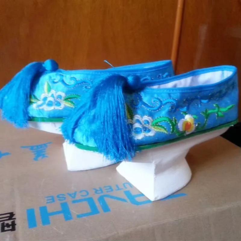 Ancient Chinese Traditional Qing Dynasty Shoes Girl Princess Cosplay Accessories Oriental Style Embroidered Shoes for Women
Ancient Chinese Traditional Qing Dynasty Shoes Girl Princess Cosplay Accessories Oriental Style Embroidered Shoes for Women