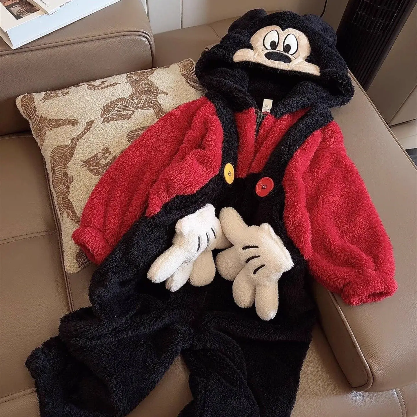 Kawaii Disney Микки Маус детские комбинезоны пижамы с капюшоном коралловый флис одежда для девочек зимняя утепленная теплая одежда для сна в стиле аниме
Kawaii Disney Микки Маус детские комбинезоны пижамы с капюшоном коралловый флис одежда для девочек зимняя утепленная теплая одежда для сна в стиле аниме