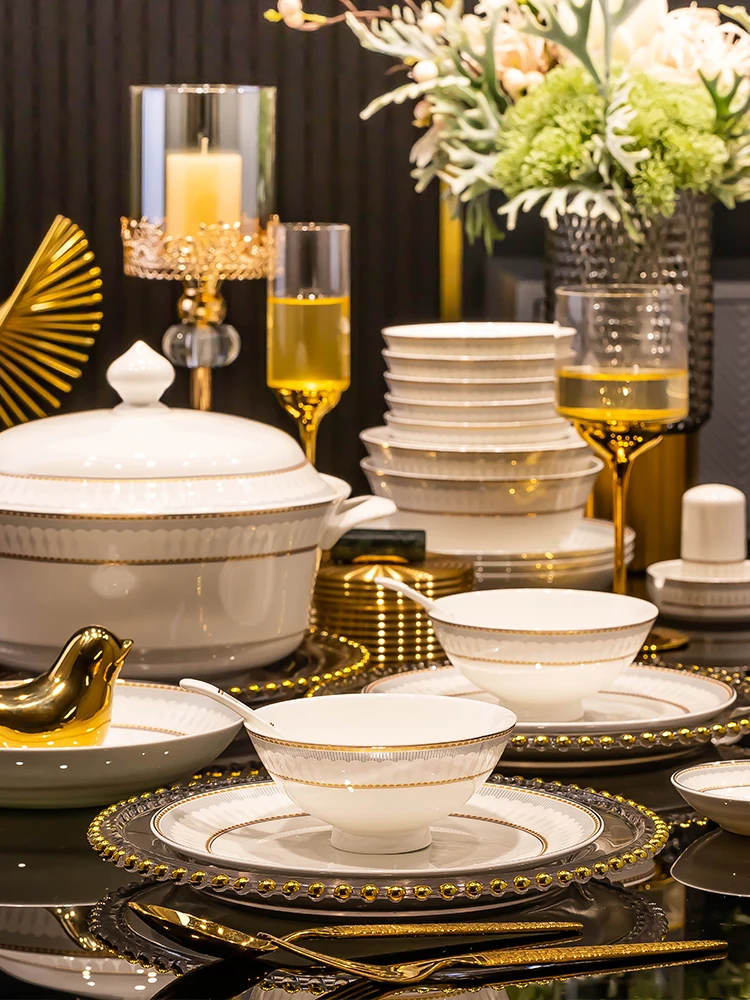 High-End Cerc Bowl Plate Set for Home Use Jingdezhen Luxury Dinnerware Set New Home Moving Celebration Gold Rimmed Design
High-End Cerc Bowl Plate Set for Home Use Jingdezhen Luxury Dinnerware Set New Home Moving Celebration Gold Rimmed Design
