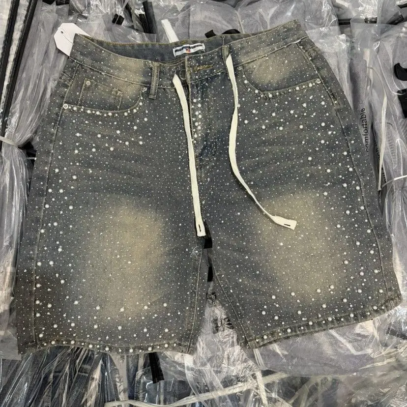 Camouflage Beaded Skinny Jeans Flatter Versatile Full-diamond Denim Shorts American Retro Style Loose Straight Five-pocket Pants
Camouflage Beaded Skinny Jeans Flatter Versatile Full-diamond Denim Shorts American Retro Style Loose Straight Five-pocket Pants