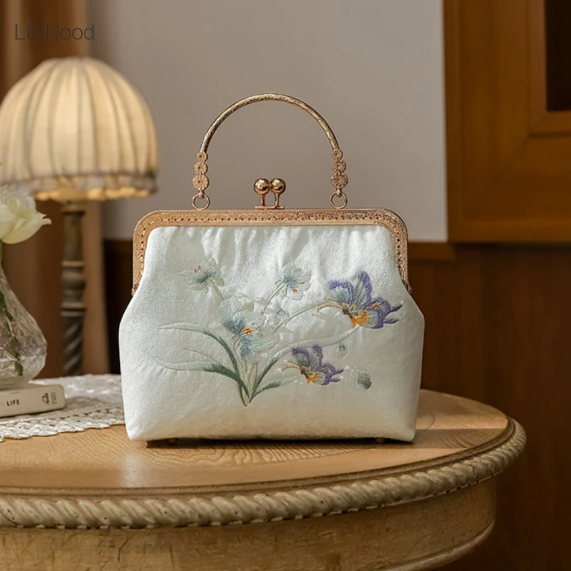 Female Vintage Floral Embroidery Artificial Silk Small Size Mobile Phone Shoulder Bag 2025 Retro Chic Banquet Evening Side Bag
Female Vintage Floral Embroidery Artificial Silk Small Size Mobile Phone Shoulder Bag 2025 Retro Chic Banquet Evening Side Bag