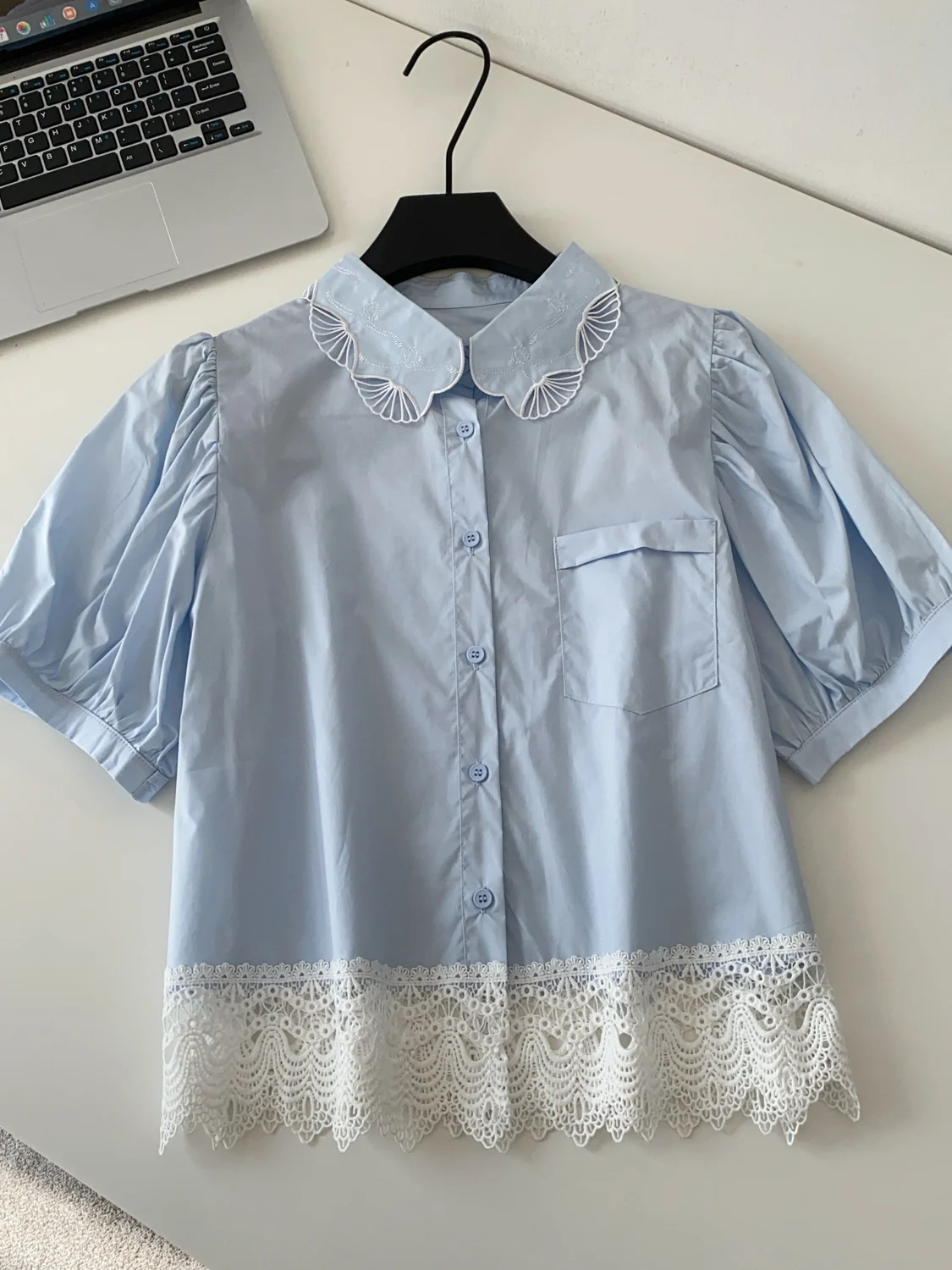 Lace Splice Commuter Style Doll Collar Women's Short Sleeve Shirt Summer Design Sensation Versatile Personality Top
Lace Splice Commuter Style Doll Collar Women's Short Sleeve Shirt Summer Design Sensation Versatile Personality Top