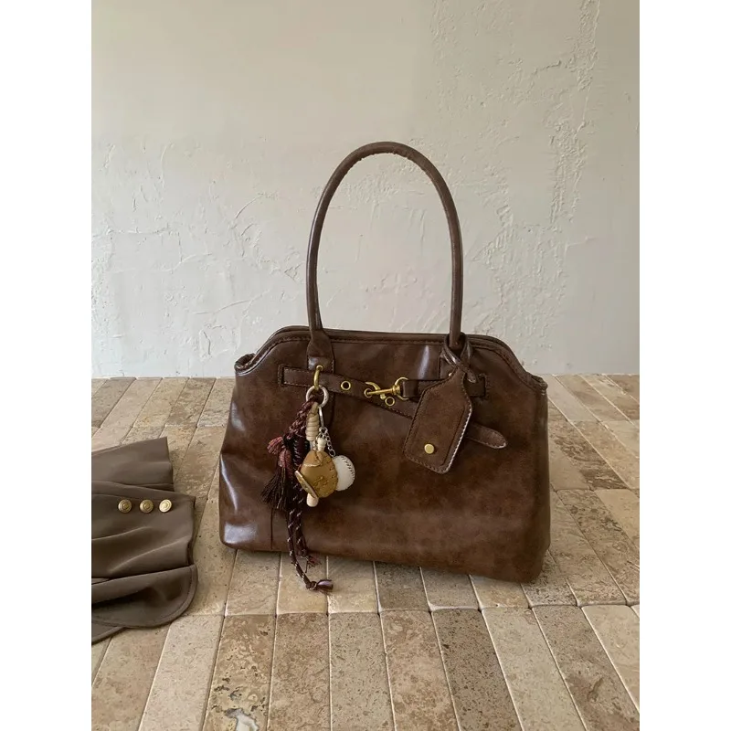 Винтажная дизайнерская роскошная большая сумка, повседневная женская сумка на плечо большой вместимости, простые женские сумки из искусственной кожи для поездок на работу
Винтажная дизайнерская роскошная большая сумка, повседневная женская сумка на плечо большой вместимости, простые женские сумки из искусственной кожи для поездок на работу