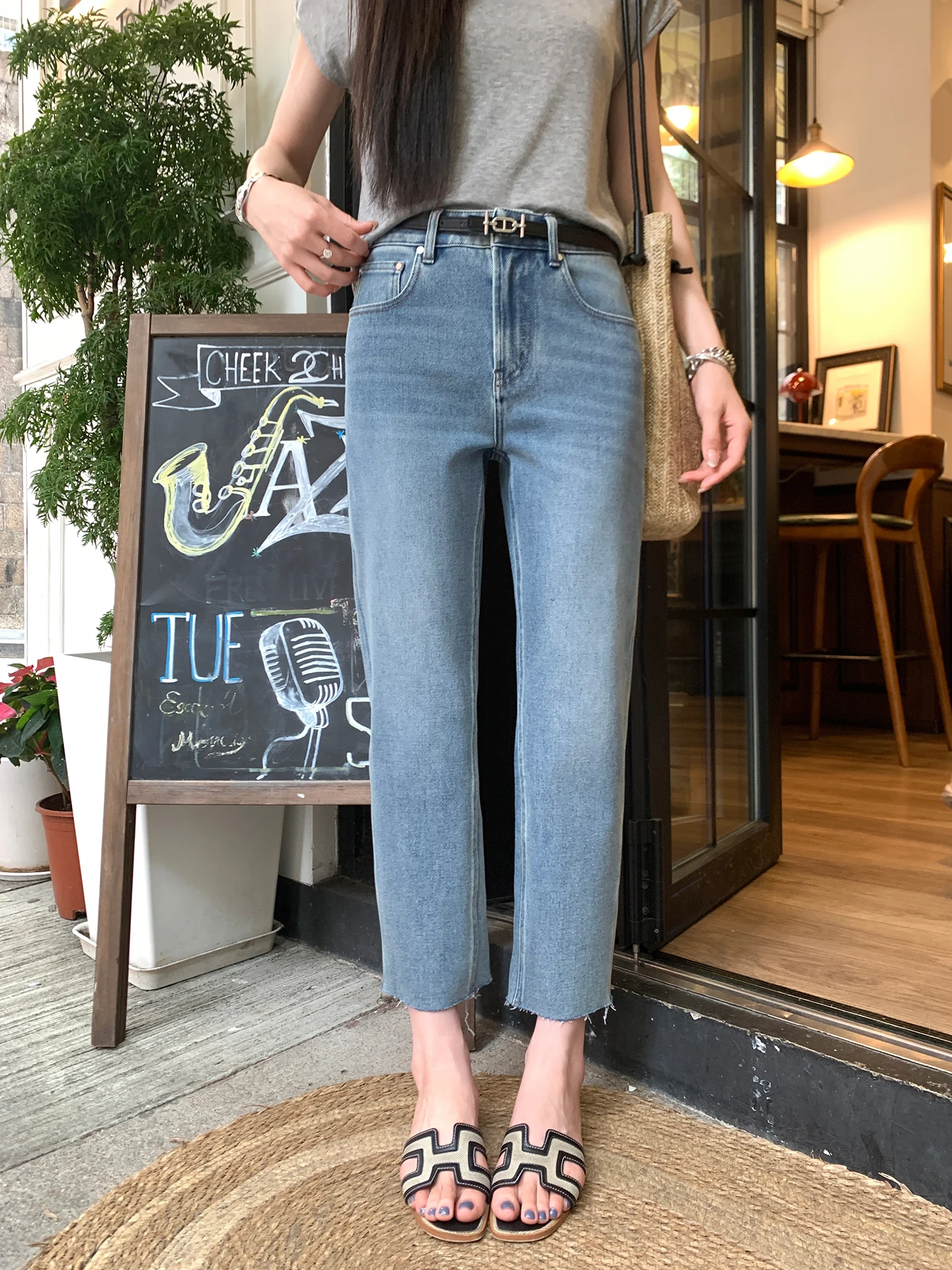 Casual Cotton Feel Distressed Jeans Women's Summer Slim Straight Leg Nine-Piece Pants about Poem Casual Style Natural Waist
Casual Cotton Feel Distressed Jeans Women's Summer Slim Straight Leg Nine-Piece Pants about Poem Casual Style Natural Waist