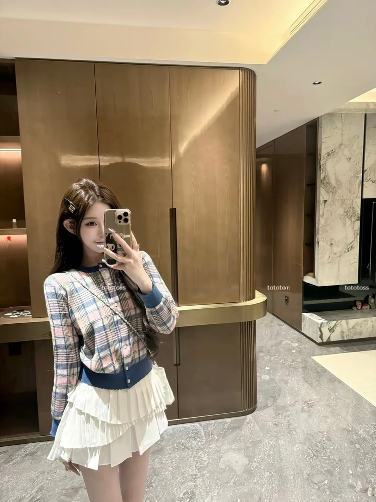 Тонкий вязаный кардиган с объемной вышивкой, приталенный, однотонный, тонкая верхняя одежда, женский свитер
Тонкий вязаный кардиган с объемной вышивкой, приталенный, однотонный, тонкая верхняя одежда, женский свитер