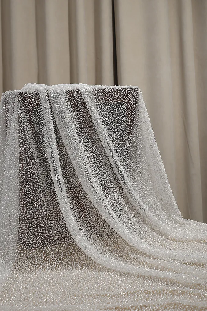 Роскошное свадебное платье из тяжелой ткани с полной вышивкой, жемчугом, пайетками и кружевом, украшенное бусинами и кристаллами
Роскошное свадебное платье из тяжелой ткани с полной вышивкой, жемчугом, пайетками и кружевом, украшенное бусинами и кристаллами