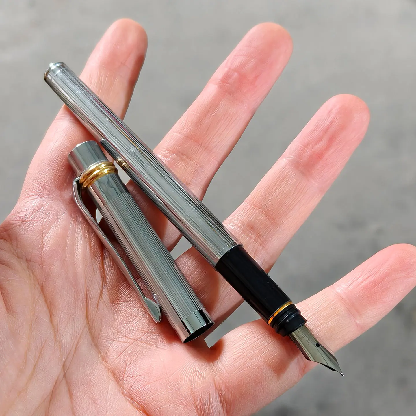 Rare 1990s Stock YongSheng 534 Fountain pens Writing Office Collection Stationery Clearance For Sale.
Rare 1990s Stock YongSheng 534 Fountain pens Writing Office Collection Stationery Clearance For Sale.