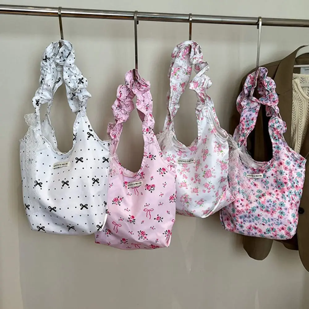 Students Sweet Floral Pleated Shoulder Bag Nylon Bowknot Bow Tote Bag Large Capacity Pastoral Style Fresh Lace Handbag Girls
Students Sweet Floral Pleated Shoulder Bag Nylon Bowknot Bow Tote Bag Large Capacity Pastoral Style Fresh Lace Handbag Girls