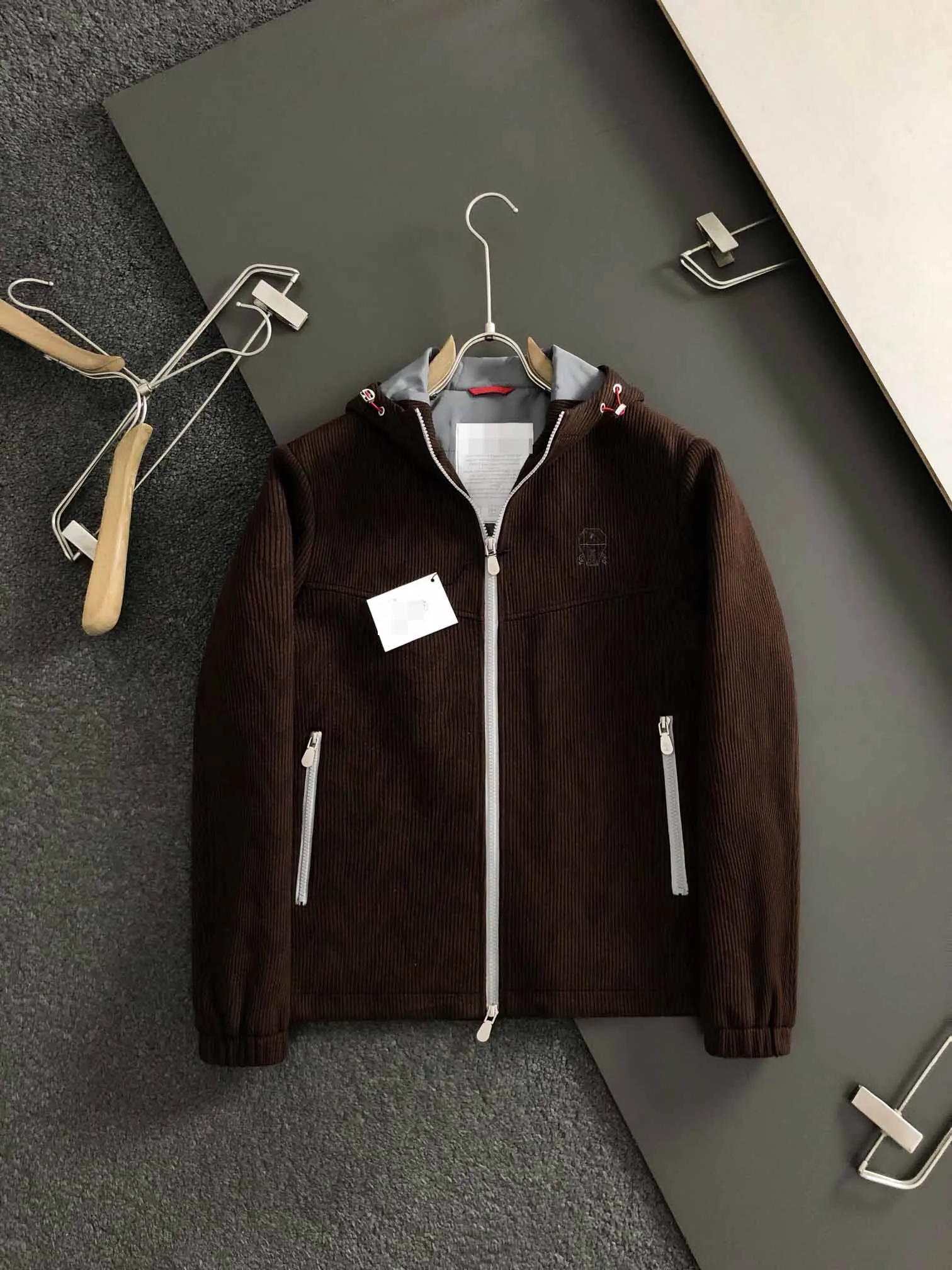 2024 DIKUAutumn and winter new high-quality men's jacket versatile knitted style trendy casual hooded wool jacket M-3XL
2024 DIKUAutumn and winter new high-quality men's jacket versatile knitted style trendy casual hooded wool jacket M-3XL