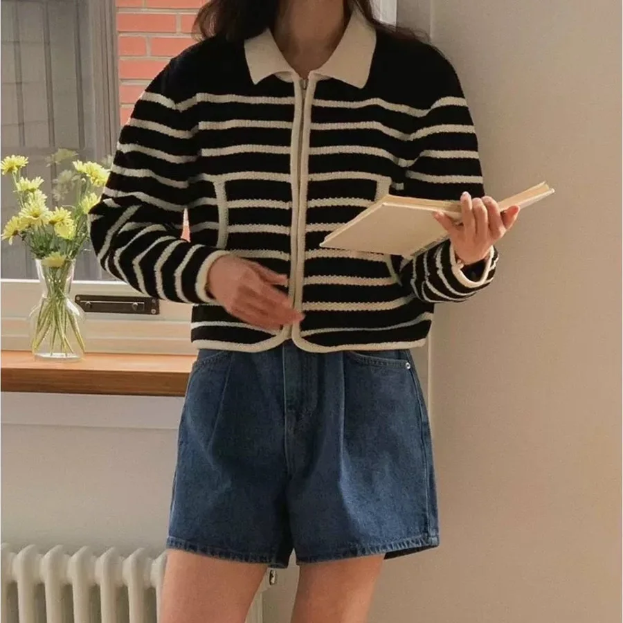 Striped Knitted Sweater Women Zipper Cardigan Turn Down Collar Jumpers Long Sleeve High Street Loose Fit Spliced Pockets 
Striped Knitted Sweater Women Zipper Cardigan Turn Down Collar Jumpers Long Sleeve High Street Loose Fit Spliced Pockets