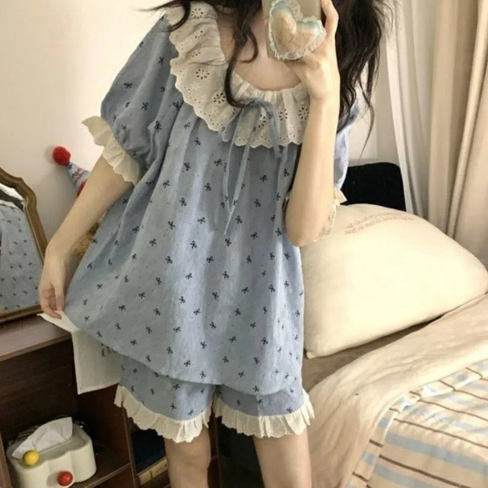 Кружевной пижамный костюм с рюшами и кружевной сеткой, шорты с круглым вырезом и короткими рукавами, ночная рубашка, свободная женская домашняя одежда
Кружевной пижамный костюм с рюшами и кружевной сеткой, шорты с круглым вырезом и короткими рукавами, ночная рубашка, свободная женская домашняя одежда