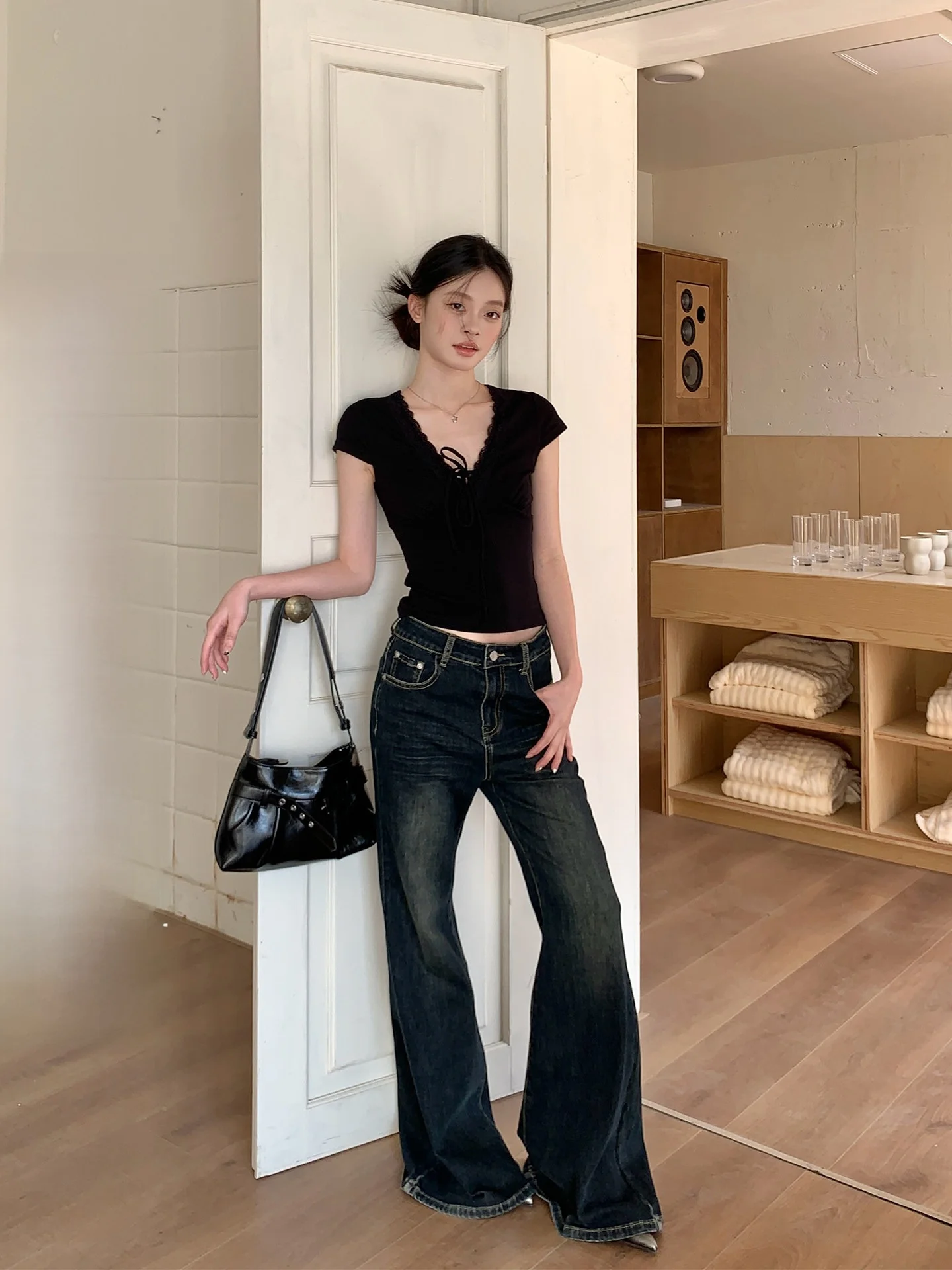 High Waist Flared Jeans Women's Spring New Style Casual Loose Fit Elastic Denim Pants High Waist Bell Bottoms Sizing up
High Waist Flared Jeans Women's Spring New Style Casual Loose Fit Elastic Denim Pants High Waist Bell Bottoms Sizing up