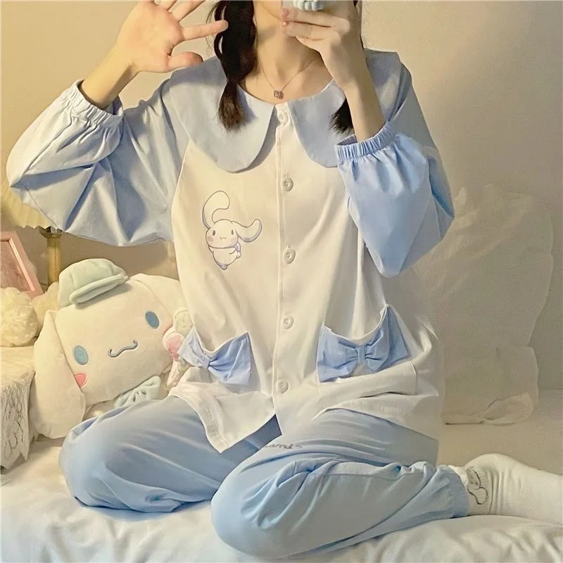 Весенне-осенние японские милые милые пижамы с героями мультфильмов Cinnamoroll, женские свободные кардиганы с длинными рукавами + брюки, домашняя одежда, комплект из двух предметов
Весенне-осенние японские милые милые пижамы с героями мультфильмов Cinnamoroll, женские свободные кардиганы с длинными рукавами + брюки, домашняя одежда, комплект из двух предметов