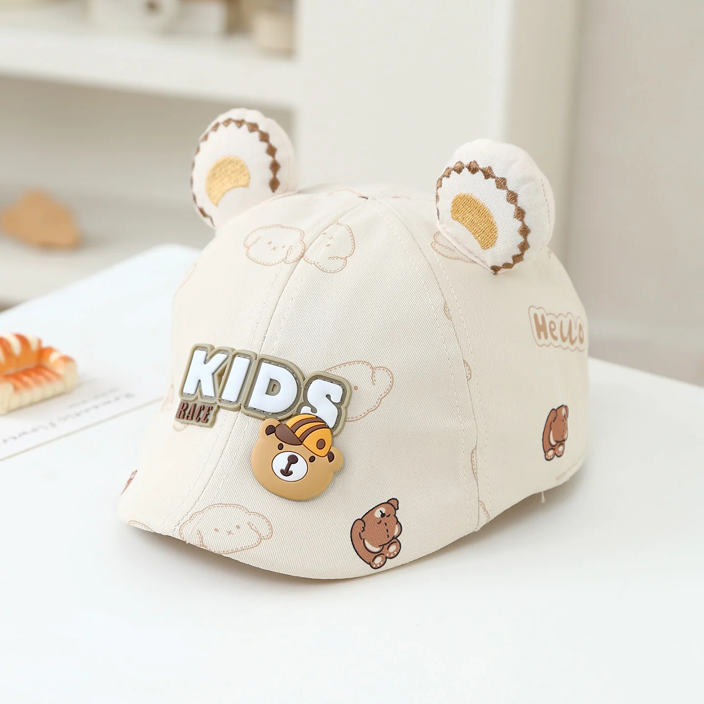Children's embroidered-letter teddy bear beanie with ears. Cute and adorable. Suitable for 1-3-year-old kids for outdoor play.
Children's embroidered-letter teddy bear beanie with ears. Cute and adorable. Suitable for 1-3-year-old kids for outdoor play.