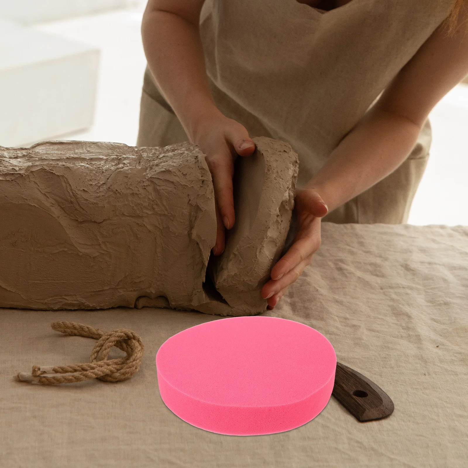 Round Ceramic Applicator Pad Soft Sponge for Pottery Crafts Stable Base Multipurpose Paint Drawing Sponges Artist Supplies
Round Ceramic Applicator Pad Soft Sponge for Pottery Crafts Stable Base Multipurpose Paint Drawing Sponges Artist Supplies