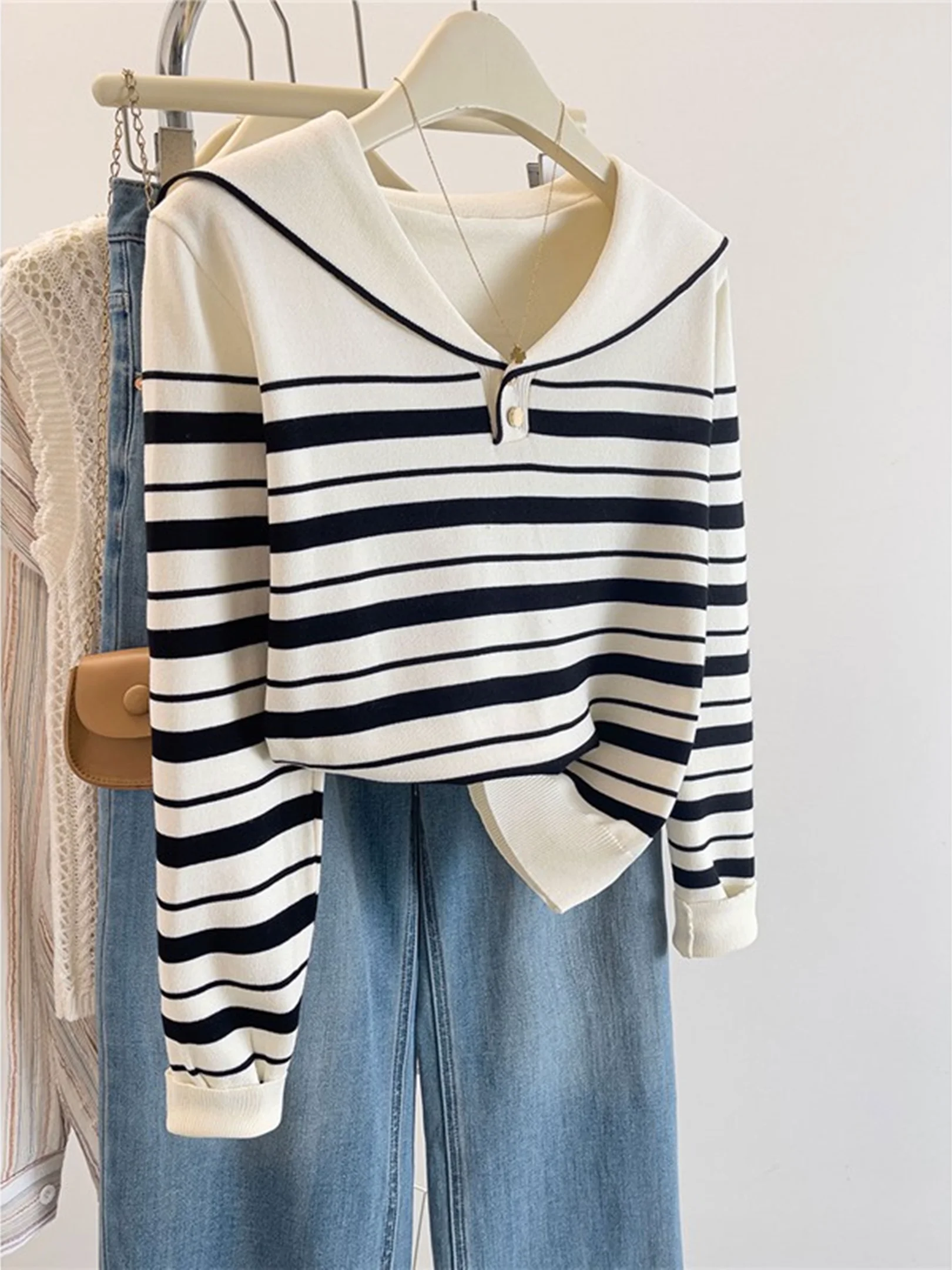Women's Early Autumn Navy Collar Striped Knitwear Base Shirt Design Sensation Small Audience Knitted Sweater Commute Style
Women's Early Autumn Navy Collar Striped Knitwear Base Shirt Design Sensation Small Audience Knitted Sweater Commute Style