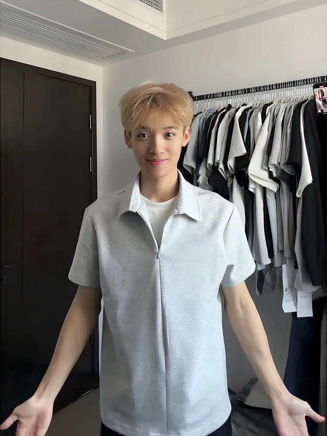 Gray Zipper Short Sleeve Shirt Men's Summer Loose Fit Shoulder Straight Hip Hop Style Teenager Feeling Handsome T-Shirt
Gray Zipper Short Sleeve Shirt Men's Summer Loose Fit Shoulder Straight Hip Hop Style Teenager Feeling Handsome T-Shirt