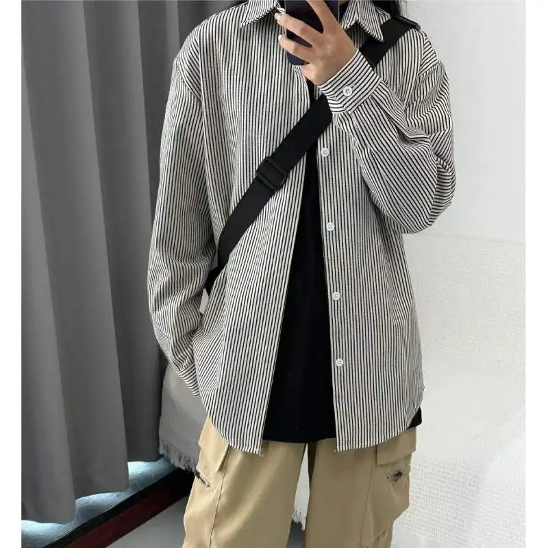 Men's Casual Striped Long Sve irt Spring Autumn Loose Fit Faionable Versatile Top Layered Thiened Button-Up
Men's Casual Striped Long Sve irt Spring Autumn Loose Fit Faionable Versatile Top Layered Thiened Button-Up