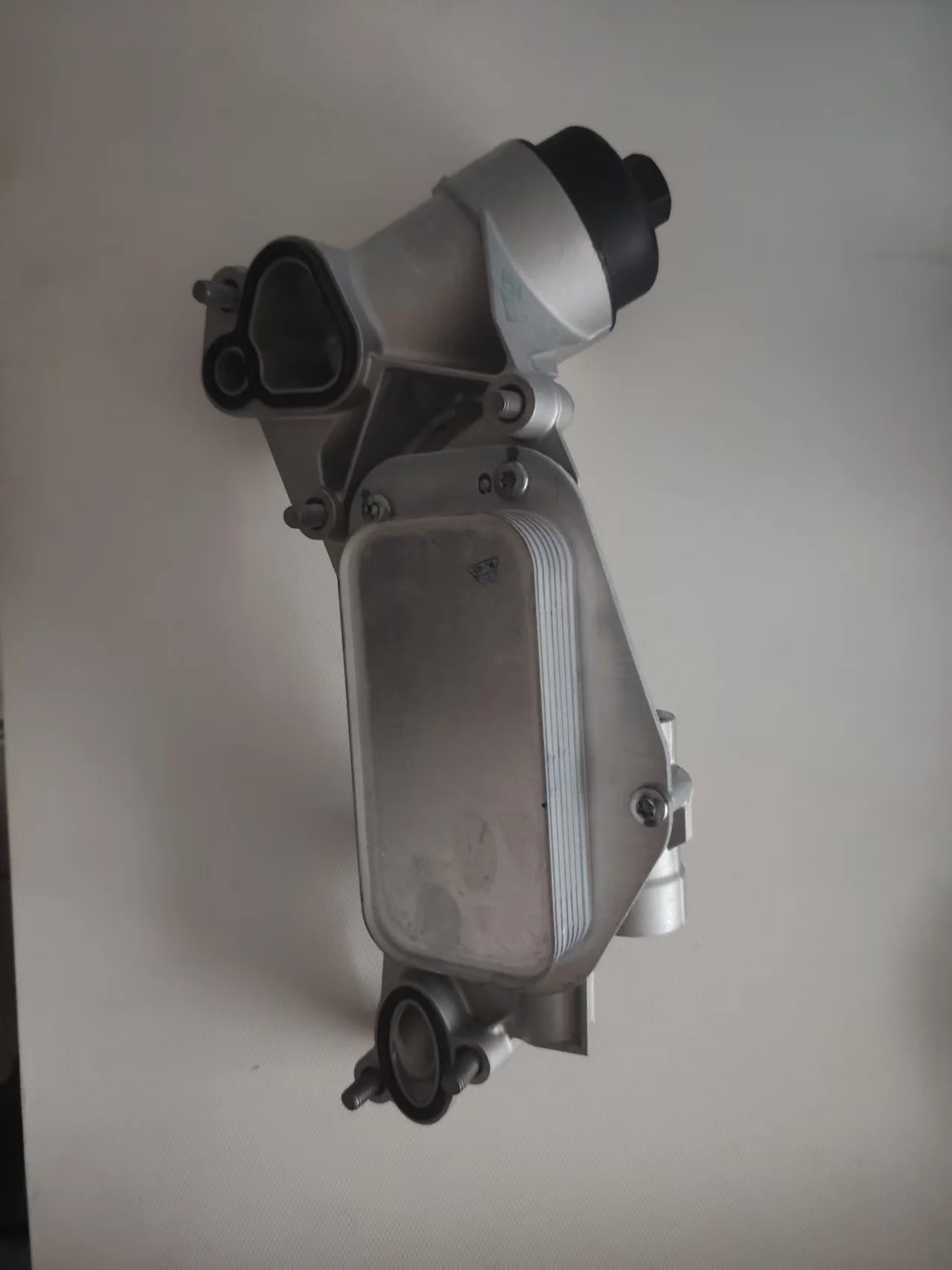 93186324 55353322 12992593 25199751 Engine Oil Cooler, Oil Radiator, Oil Filter Base, Engine Oil Cooler and Oil Filter Assembly Suitable for Buick, Chevrolet, Excelle, Cruze, Epica 1.6L 1.8L Models
93186324 55353322 12992593 25199751 Engine Oil Cooler, Oil Radiator, Oil Filter Base, Engine Oil Cooler and Oil Filter Assembly Suitable for Buick, Chevrolet, Excelle, Cruze, Epica 1.6L 1.8L Models