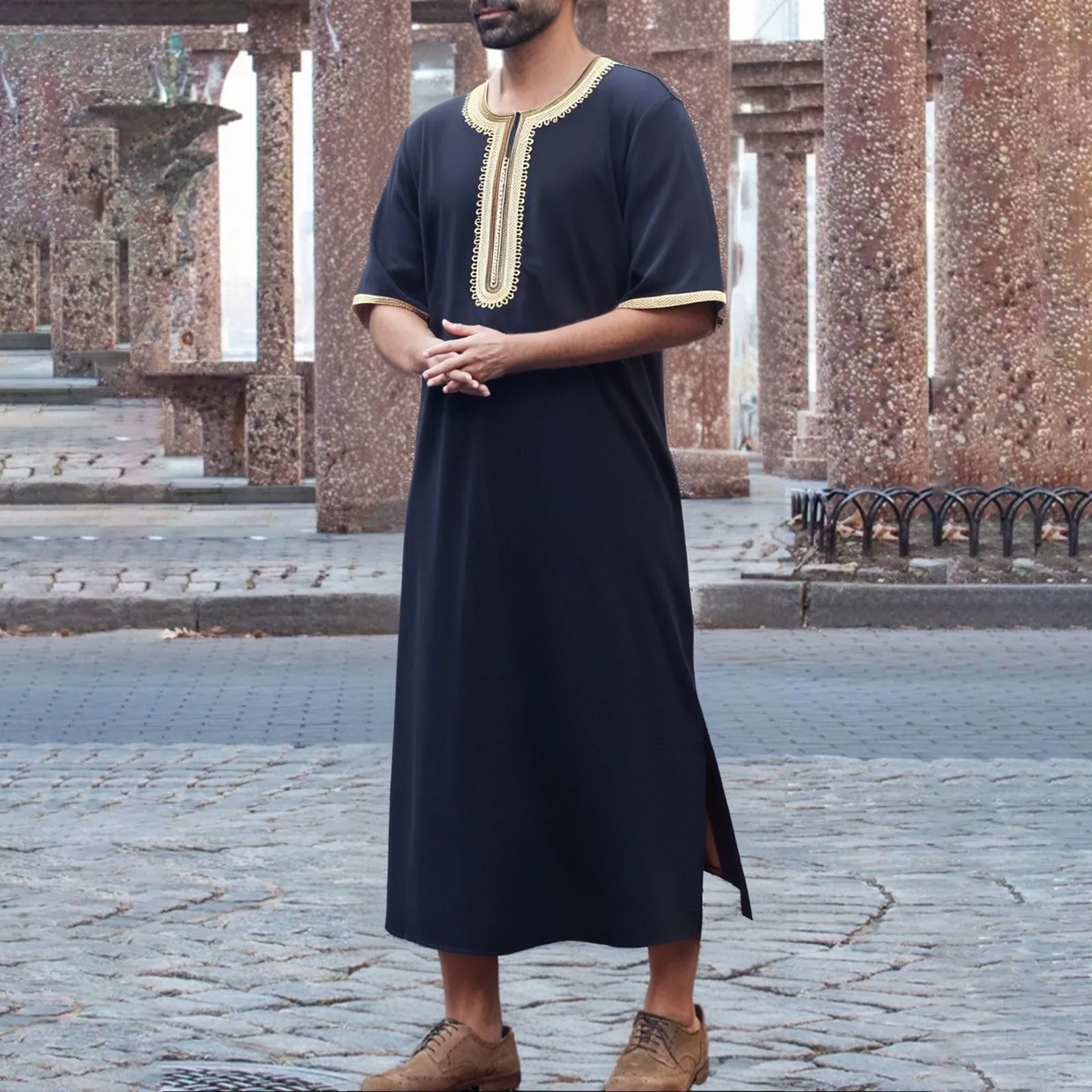 2025 Muslim Short Sleeve Robes Middle Sleeve Embroidery Ethnic Style Middle East Moroccan Men's Robe Dubai Arab Abaya Dress
2025 Muslim Short Sleeve Robes Middle Sleeve Embroidery Ethnic Style Middle East Moroccan Men's Robe Dubai Arab Abaya Dress